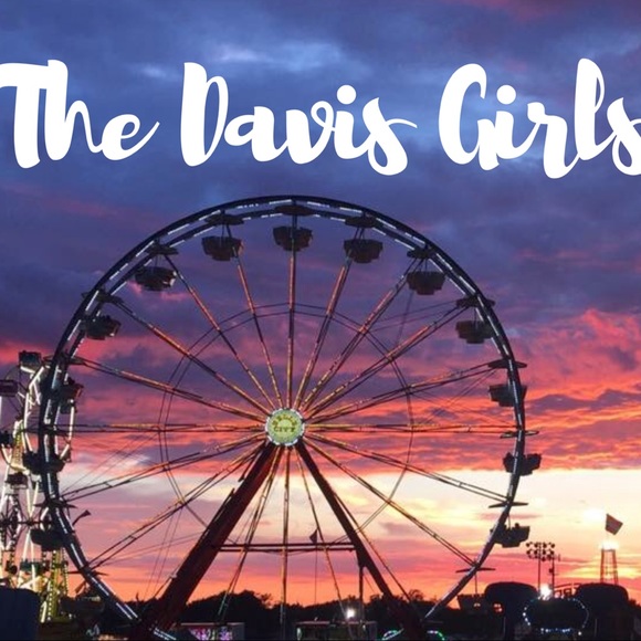 Meet The Davis Girls! - Picture 1 of 3